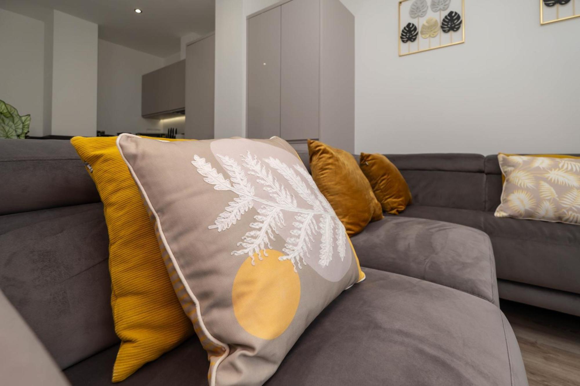 Brand New 2 Bedroom Apartment Centre Of Solihull Eksteriør billede